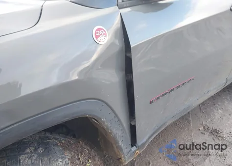 2021 Jeep Compass Trailhawk 4X4 from USA, damaged, VIN 3C4NJDDB5MT594387